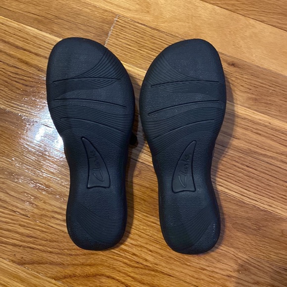 Excellent Used Condition Clarks Cloudsteppers - Picture 2 of 3